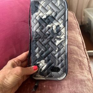 Lug Sleeper Brush Holder Case